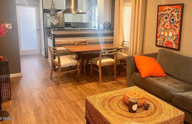 1104 W HEATHERBRAE Drive