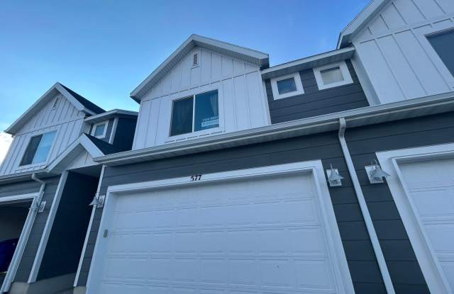 Photo of 3 Bedroom 3 Bathroom Townhouse in Saratoga Springs!