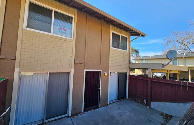 Sunny and Bright 2 Bedroom Townhouse in Vallejo CA