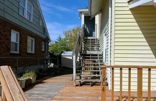 Charming and Convenient 2-Bedroom Upstairs Duplex in Tacoma - $1,845/month photos photos