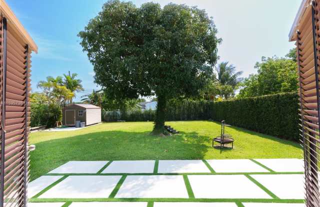14818 S Biscayne River Dr
