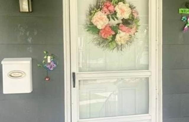 429 E KENILWORTH Avenue