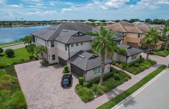 1255 Riverscape Street