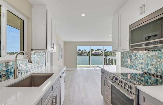 2500 Gulf Shore Blvd N unit: S10