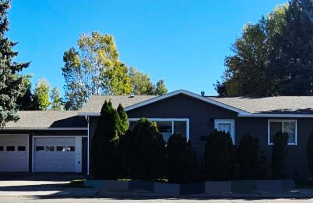 Photo of 201 15th St. W.