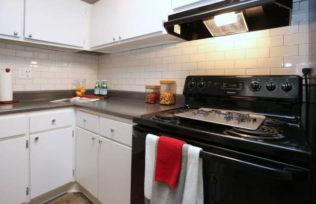 Photo of 555 Mansell