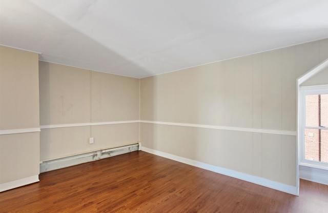 Charming 3 Bed, 1.5 Bath Home in York Pa!