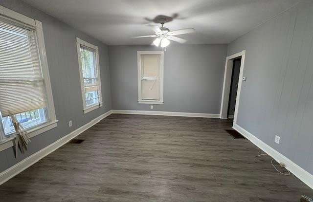 28 1/2 Myrtle Avenue unit: 28