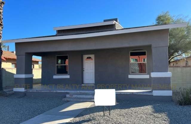 Photo of 1330 North Tyndall Avenue