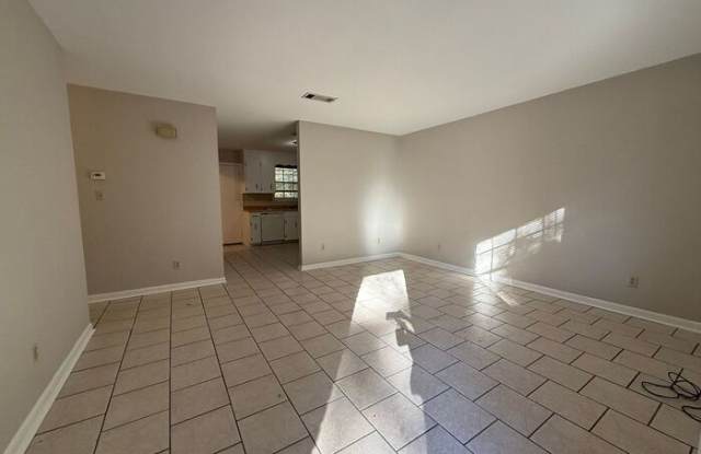 4943 Yacht Harbor Dr