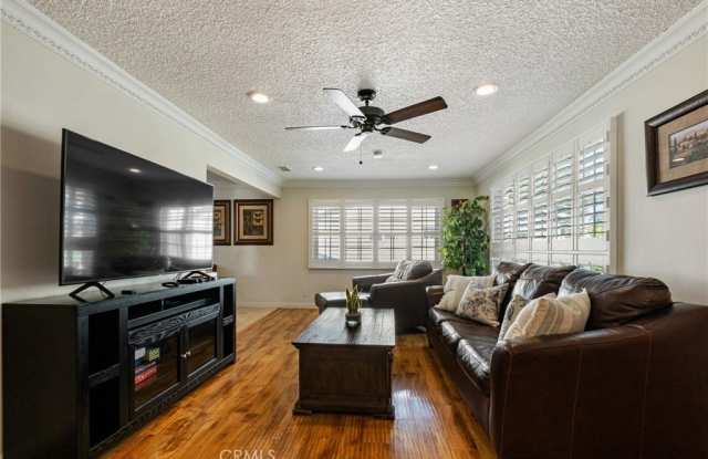 513 E Hillsdale Street