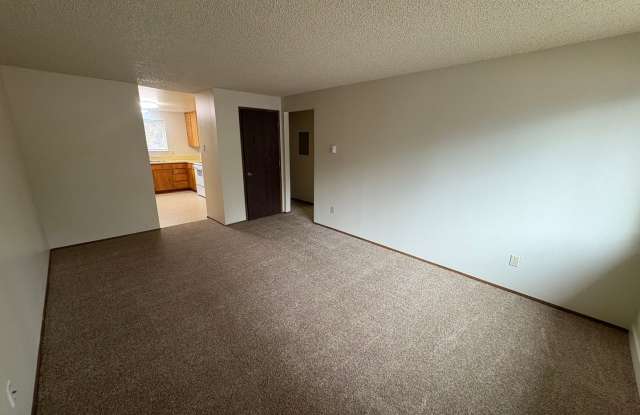 2 Bed/1 Bath Unit Located in SE Bend Triplex