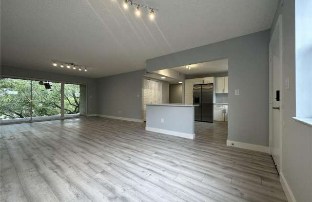 Photo of 601 Ives Dairy Rd