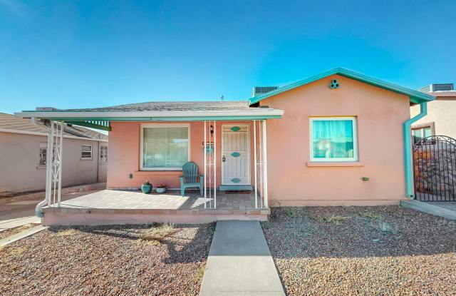 Charming 3 bedroom, 2 bath home in Central El Paso! Special No admin fee, $29 application fee!