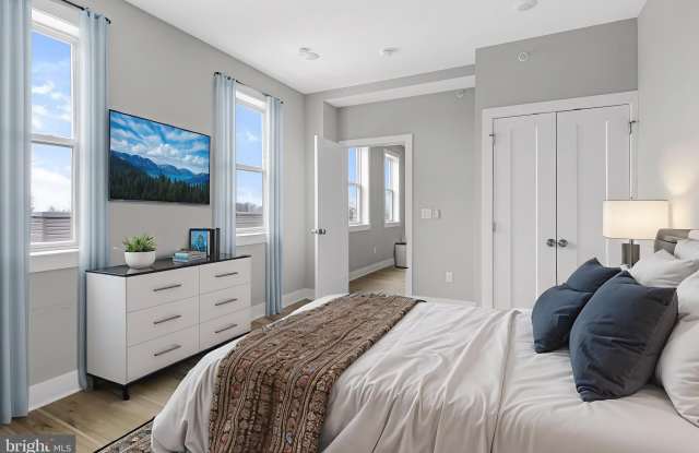 5232 WALNUT Street unit: 3R