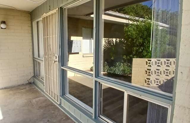 Photo of 511 W MARYLAND Avenue