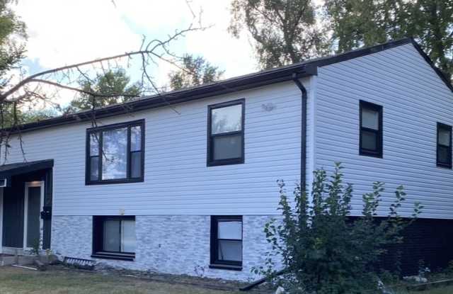 8801 Golfview Drive