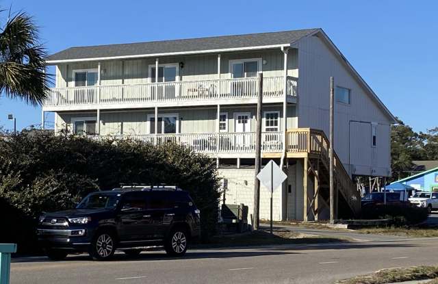 5721 E Oak Island Drive unit: 3