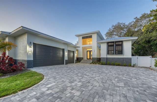 1537 SIESTA DRIVE