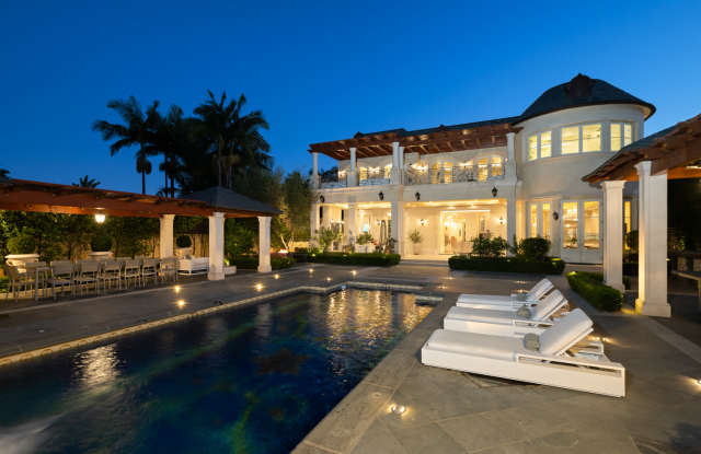 Photo of 718 N Rodeo Dr