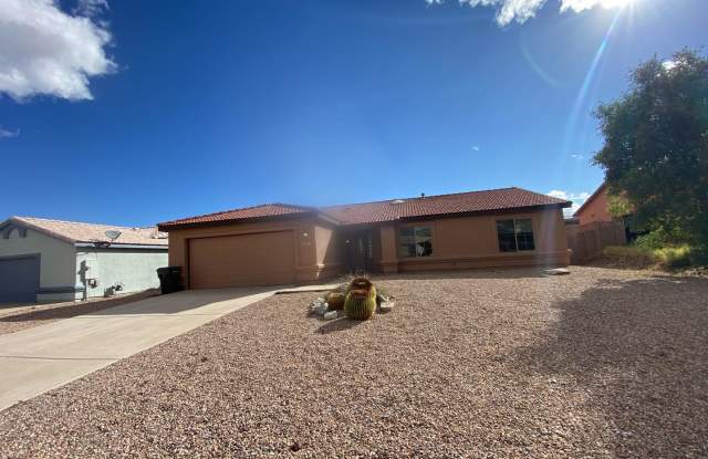 Beautiful 4 bedroom 2 bath home in Canyon De Flores - 2758 Cartegena Drive, Sierra Vista, AZ 85650