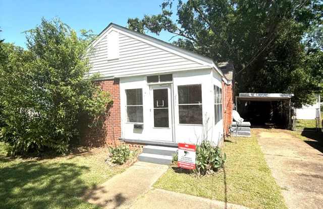 ** 3 bed 1 bath located close to downtown ** Call 334-366-9198 to schedule a self-showing