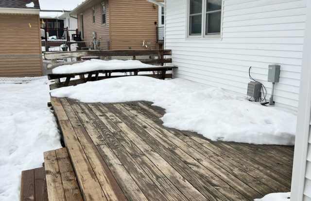 3 Bedroom Home w/ Garage in Marion, IA