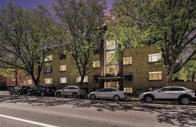 Great Capital Hill 1 Bedroom Garden Level Condo/ Water trash, and Heat Included