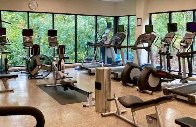 5902 MOUNT EAGLE DR #106