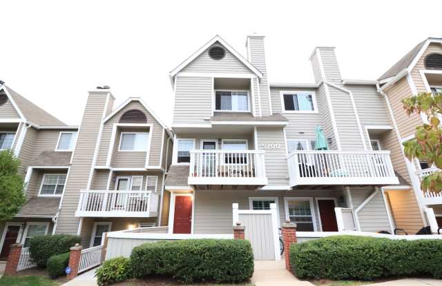 Wooded Views! 1BD/1BA Private Condo in the Gables