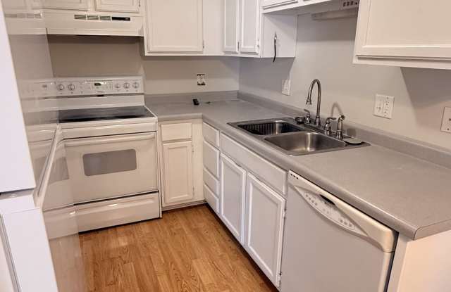 937 Breezewood Circle