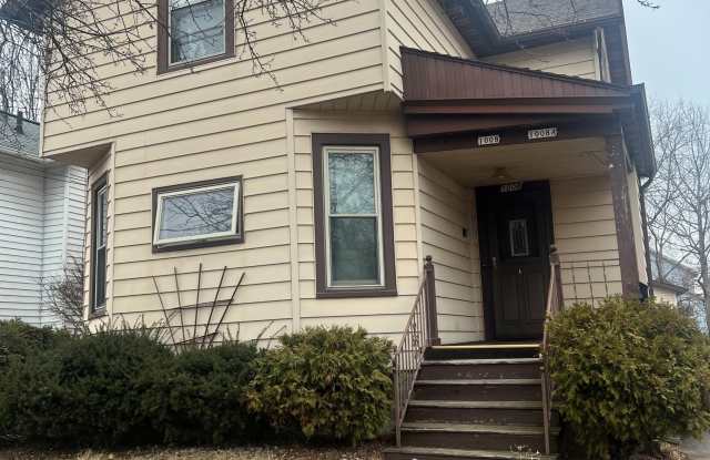 Photo of 1008 Waugoo Avenue - A