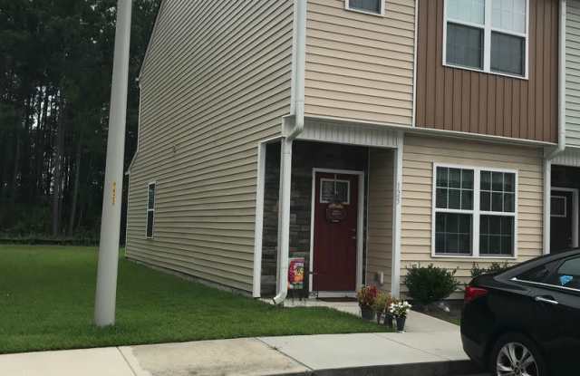 Townhome Close to the Beach!