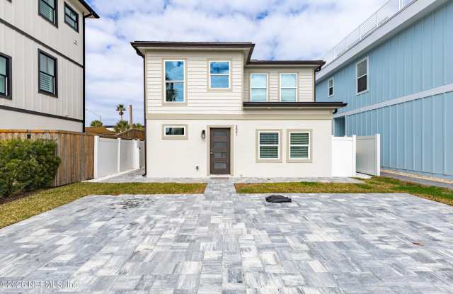 221 19TH Avenue N unit: A