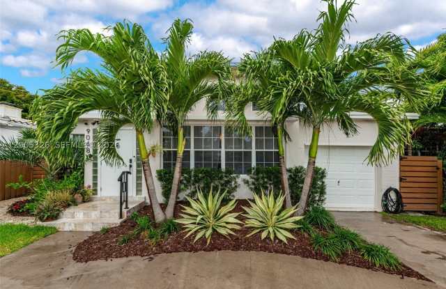 9048 Carlyle Ave