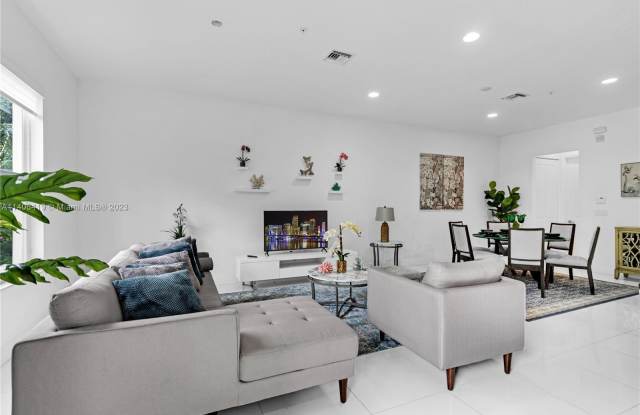 12411 NW 18th Ct