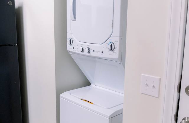 4436 Gold Flower Loop - 5F2