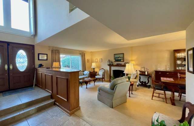 Spacious 4 bedroom 3 bath Home in Beautiful San Carlos