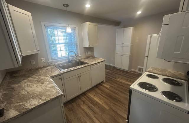 Charming 3 Bedroom, 2 Bathroom Home in Cuyahoga Falls