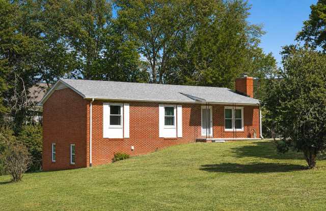 Pet-Friendly Home Walkable to Crozet Park