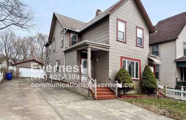 1858 W 45th St Upper