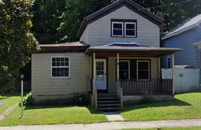 Photo of Great 4 bdrm Family Home!!! New carpet  paint!!