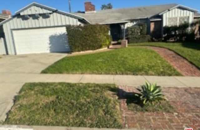 5832 S Sherbourne Dr