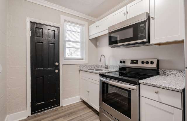 Charming Apartment Downtown Columbia - Housing Vouchers Accepted!