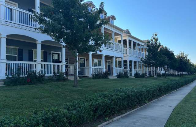 Photo of Colorful 2/2 Townhomes in Sherman!