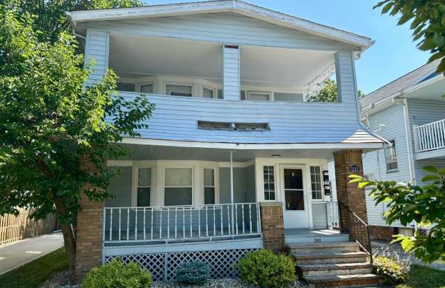 2121 Wyandotte Avenue