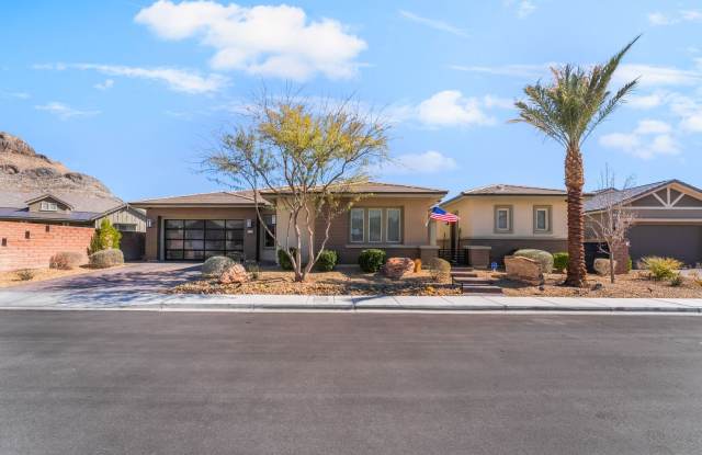 Luxury Single-Story Retreat with Casita  Views!