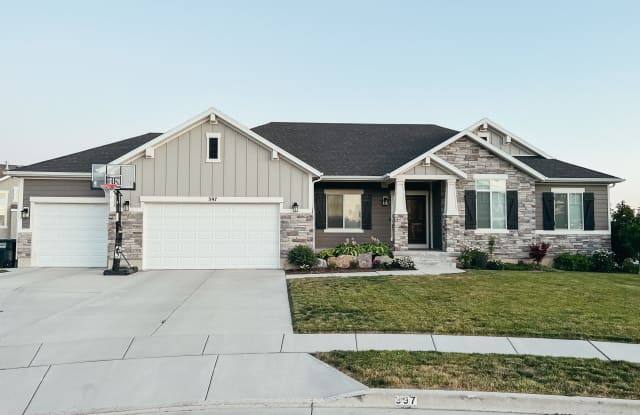 397 Spring Flower Cir - 397 Spring Flower Circle, Kaysville, UT 84037