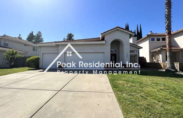 Photo of Wonderful Roseville 3bd/2ba House With 3 Car Garage!
