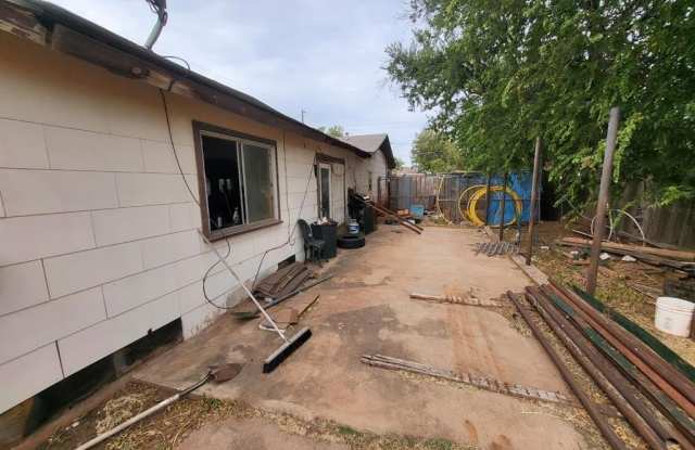 501 E Lincoln Avenue